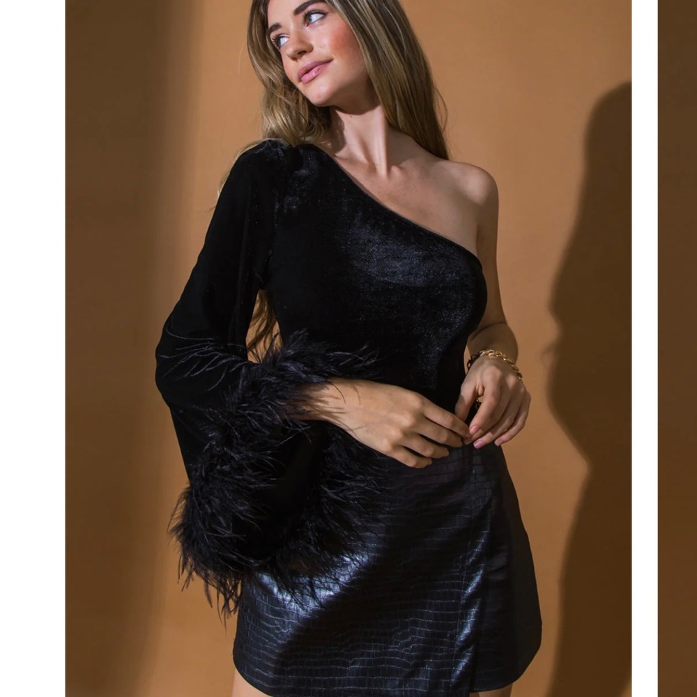 Flying tomato black velvet one shoulder bodysuit with feather sleeve size small